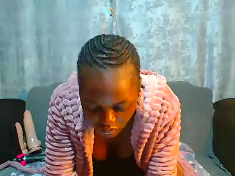 Snapshot of VANESAAMBER23 chatting on 10.21.25 VANESAAMBER23 online show from 10.21.25