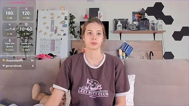 Snapshot of Girl_alone_home chatting on 10.27.25 Girl alone home online show from 10.27.25