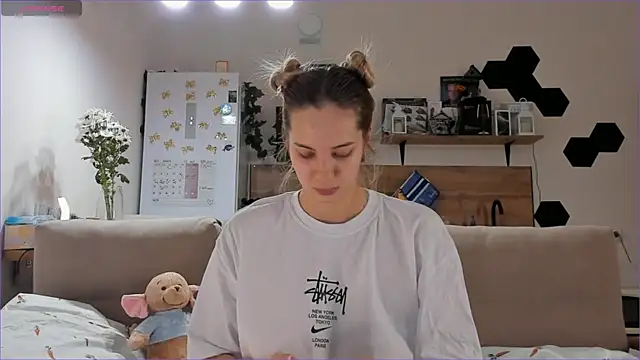 Snapshot of Girl_alone_home chatting on 10.29.25 Girl alone home online show from 10.29.25