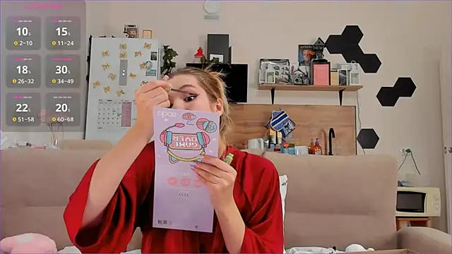 Snapshot of Girl_alone_home chatting on 11.05.25 Girl alone home online show from 11.05.25