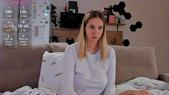 Snapshot of Girl_alone_home chatting on 11.06.25 Girl alone home online show from 11.06.25