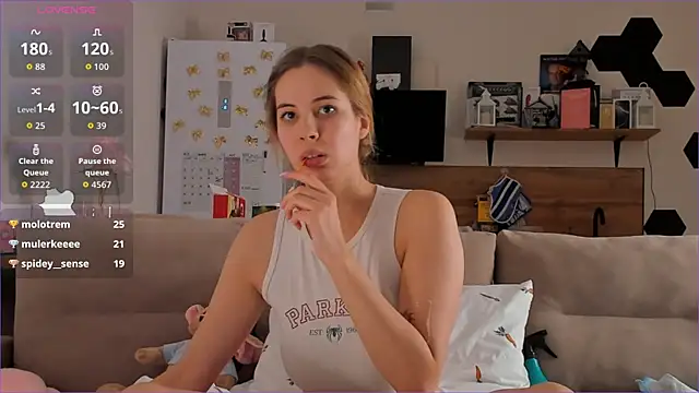 Snapshot of Girl_alone_home chatting on 11.13.25 Girl alone home online show from 11.13.25