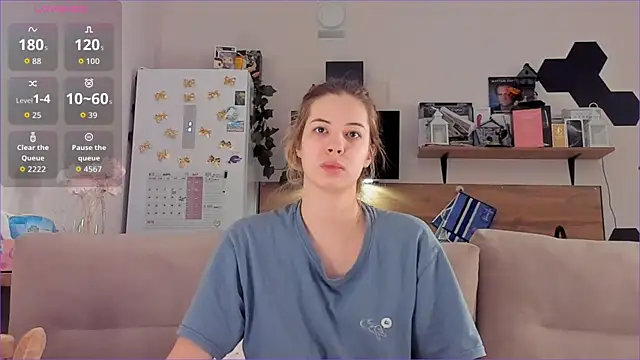 Snapshot of Girl_alone_home chatting on 11.21.25 Girl alone home online show from 11.21.25