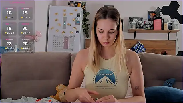 Snapshot of Girl_alone_home chatting on 11.27.25 Girl alone home online show from 11.27.25