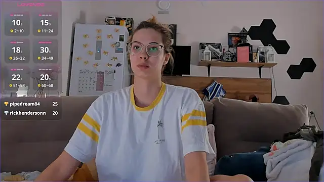 Snapshot of Girl_alone_home chatting on 11.29.25 Girl alone home online show from 11.29.25