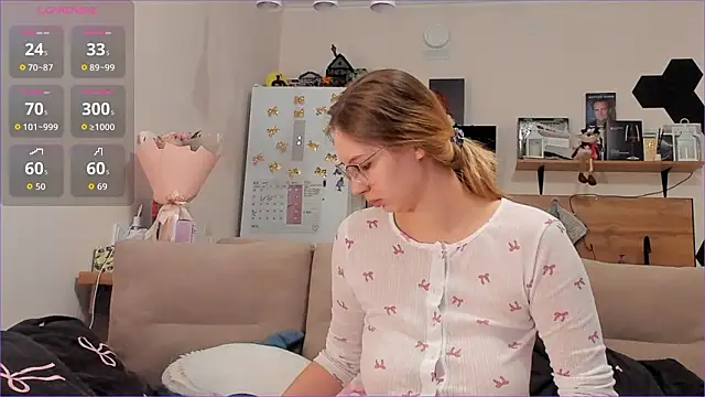 Girl alone home online show from 03.09.26