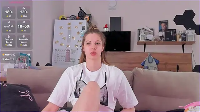 Girl alone home online show from 05.02.26