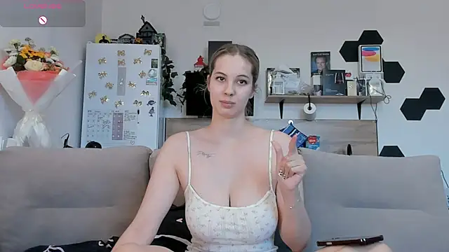 Snapshot of Girl_alone_home chatting on 07.02.26 Girl alone home online show from 07.02.26
