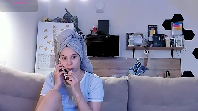 Snapshot of Girl_alone_home chatting on 07.30.26 Girl alone home online show from 07.30.26