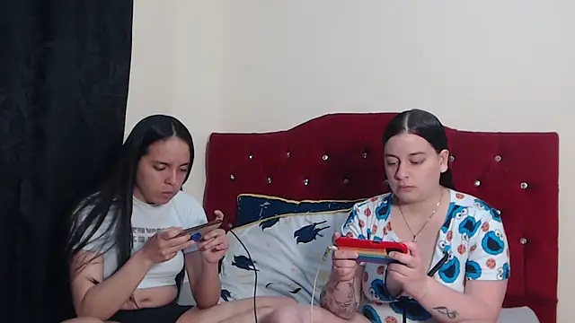 Snapshot of Lola_barbara chatting on 10.10.25 Lola barbara online show from 10.10.25