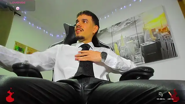 Snapshot of BRAYHAMBROWN chatting on 10.28.25 BRAYHAMBROWN online show from 10.28.25