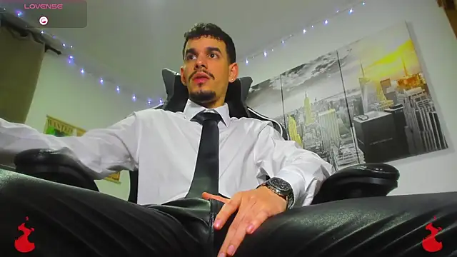 Snapshot of BRAYHAMBROWN chatting on 10.31.25 BRAYHAMBROWN online show from 10.31.25