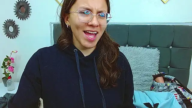 karlamorris  online show from 02.19.25