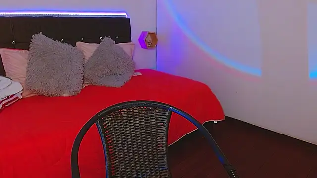 karlamorris  online show from 03.19.25