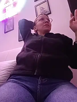 karlamorris  online show from 11.10.25