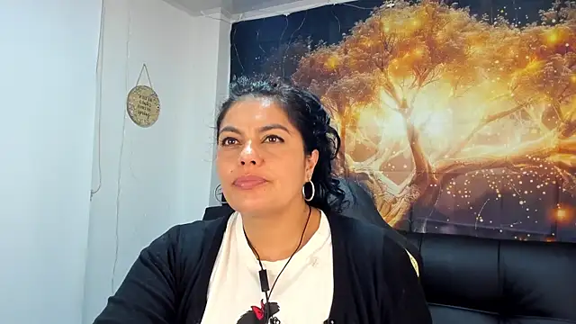 Snapshot of Lust_Mom41 chatting on 12.02.24 Lust Mom41 online show from 12.02.24