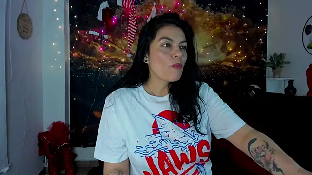 Snapshot of Lust_Mom41 chatting on 12.27.24 Lust Mom41 online show from 12.27.24