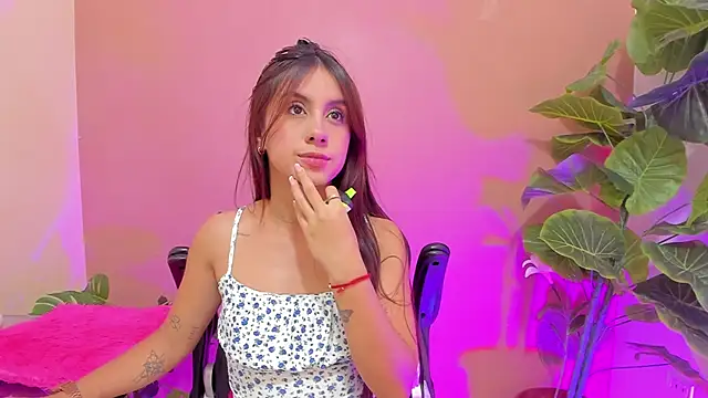 Snapshot of AlanaJones1 chatting on 03.11.25 AlanaJones1 online show from 03.11.25