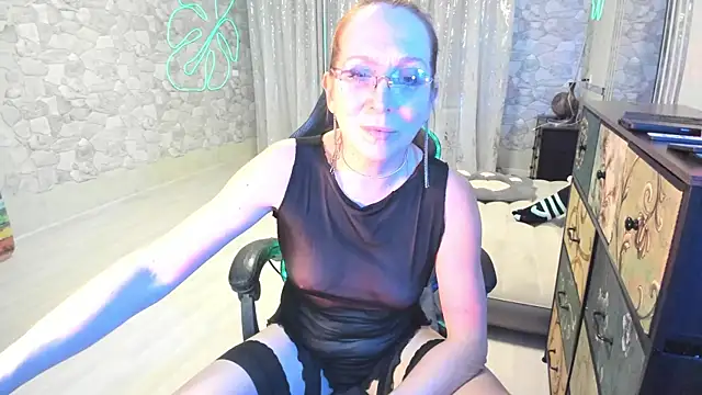 JessicaFamee online show from 11.18.25