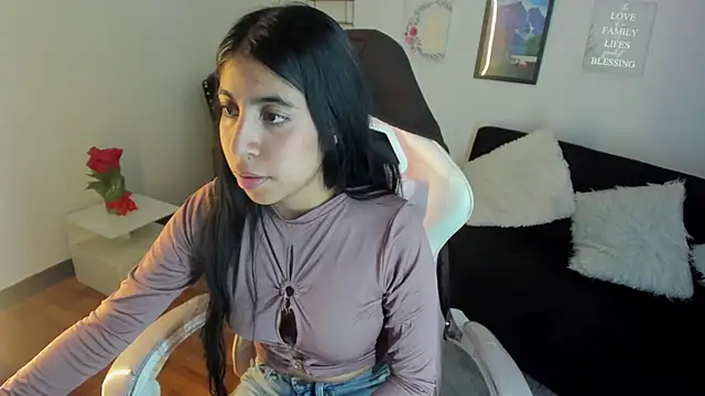 lunitaa18 online show from 09.24.25