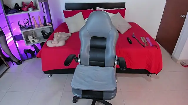 Veronica Jacobss online show from 10.20.25