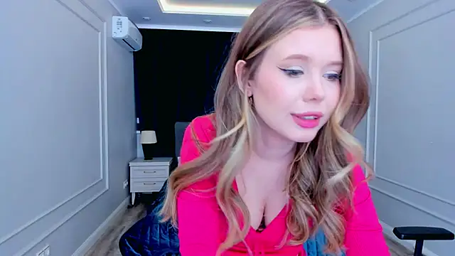 Snapshot of FollowLovee chatting on 01.25.25 FollowLovee online show from 01.25.25