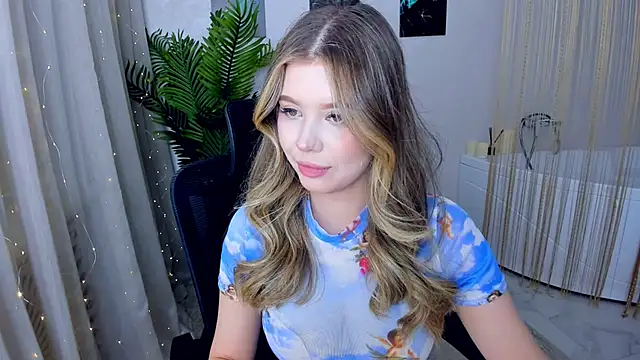 Snapshot of FollowLovee chatting on 02.02.25 FollowLovee online show from 02.02.25