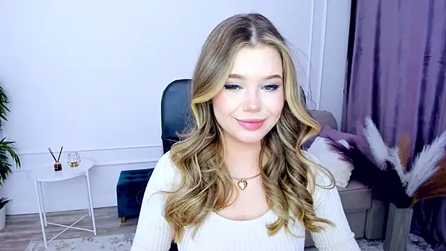 Snapshot of FollowLovee chatting on 02.07.25 FollowLovee online show from 02.07.25