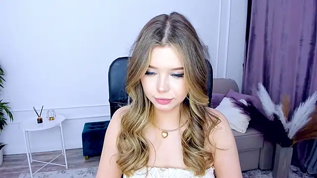 Snapshot of FollowLovee chatting on 02.07.25 FollowLovee online show from 02.07.25