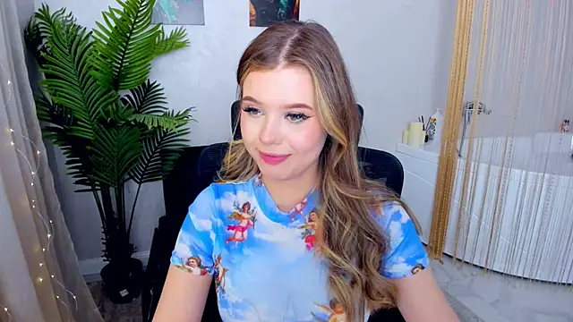 Snapshot of FollowLovee chatting on 02.15.25 FollowLovee online show from 02.15.25