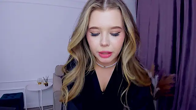 Snapshot of FollowLovee chatting on 02.22.25 FollowLovee online show from 02.22.25