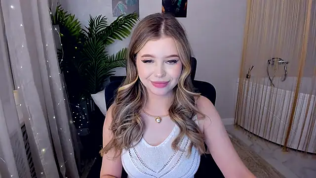 Snapshot of FollowLovee chatting on 03.07.25 FollowLovee online show from 03.07.25