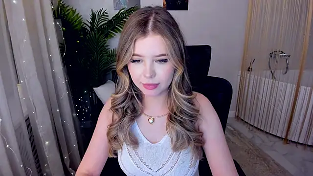 Snapshot of FollowLovee chatting on 03.08.25 FollowLovee online show from 03.08.25