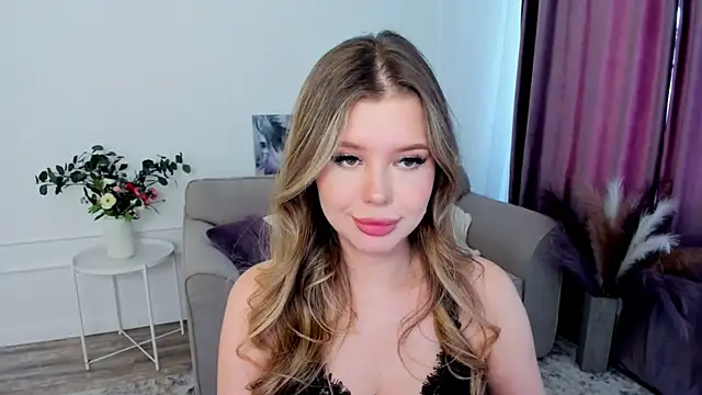 Snapshot of FollowLovee chatting on 09.25.25 FollowLovee online show from 09.25.25