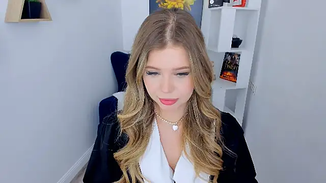 Snapshot of FollowLovee chatting on 09.26.25 FollowLovee online show from 09.26.25