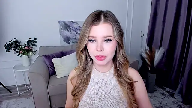 Snapshot of FollowLovee chatting on 10.04.25 FollowLovee online show from 10.04.25