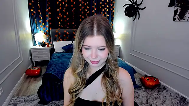 Snapshot of FollowLovee chatting on 10.15.25 FollowLovee online show from 10.15.25