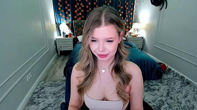 Snapshot of FollowLovee chatting on 10.24.25 FollowLovee online show from 10.24.25