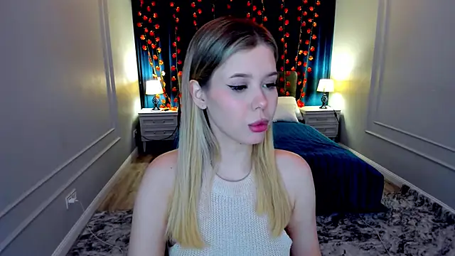 Snapshot of FollowLovee chatting on 11.16.25 FollowLovee online show from 11.16.25