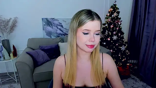 Snapshot of FollowLovee chatting on 12.05.25 FollowLovee online show from 12.05.25