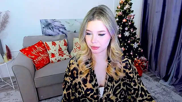 Snapshot of FollowLovee chatting on 12.14.25 FollowLovee online show from 12.14.25