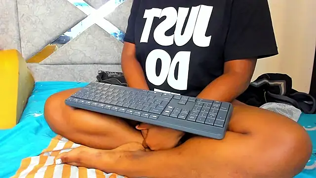 EvaxEmma online show from 03.17.25