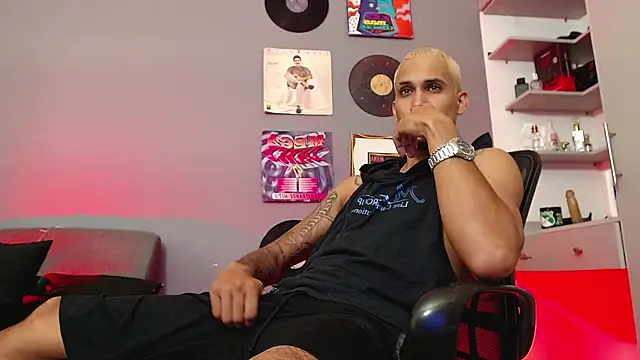 MagnusFrost online show from 01.11.25