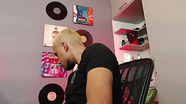 MagnusFrost online show from 01.14.25