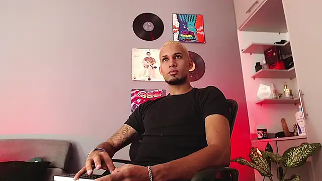 MagnusFrost online show from 01.14.25