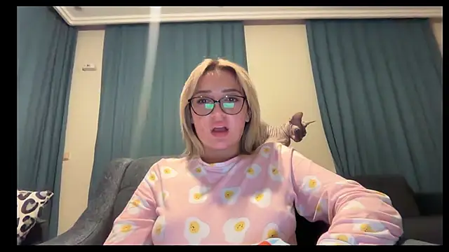 yaprakmericc online show from 11.22.25