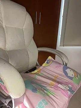 Snapshot of LynnSam_ chatting on 12.01.24 LynnSam online show from 12.01.24