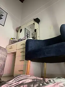 Snapshot of LynnSam_ chatting on 12.15.24 LynnSam online show from 12.15.24