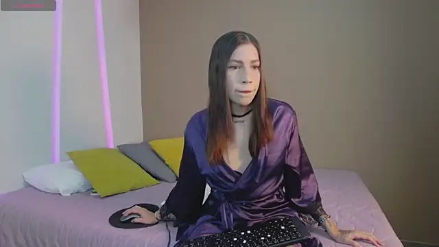 Snapshot of LynnSam_ chatting on 02.01.25 LynnSam online show from 02.01.25