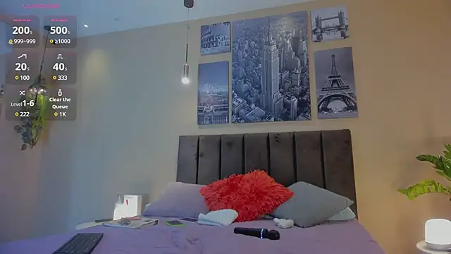 Snapshot of LynnSam_ chatting on 02.02.25 LynnSam online show from 02.02.25